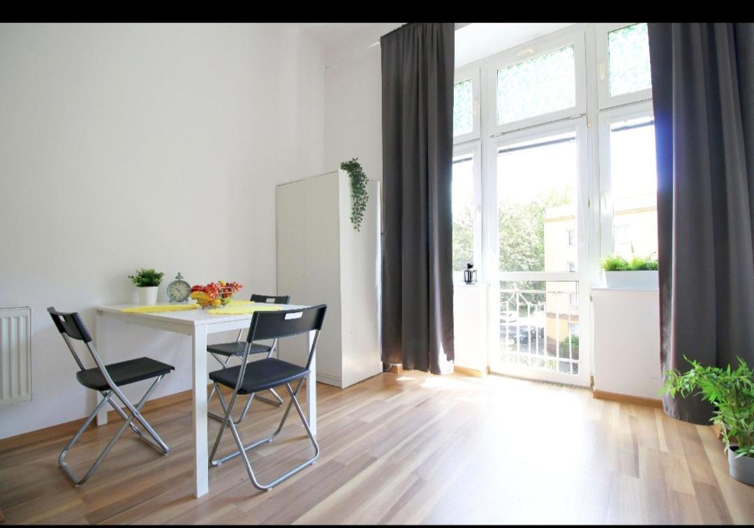 Sunny Studio In The City Center Лодз Екстериор снимка