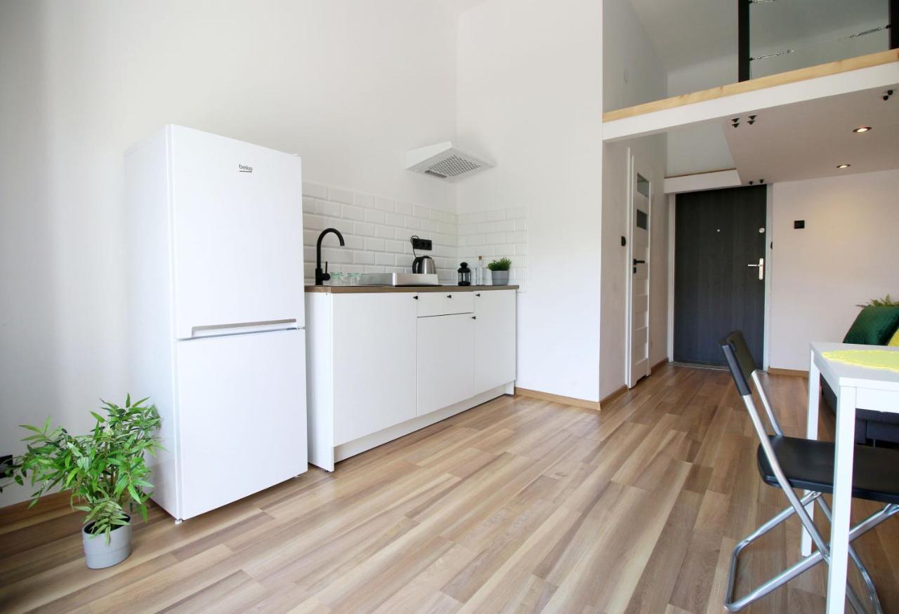 Sunny Studio In The City Center Лодз Екстериор снимка