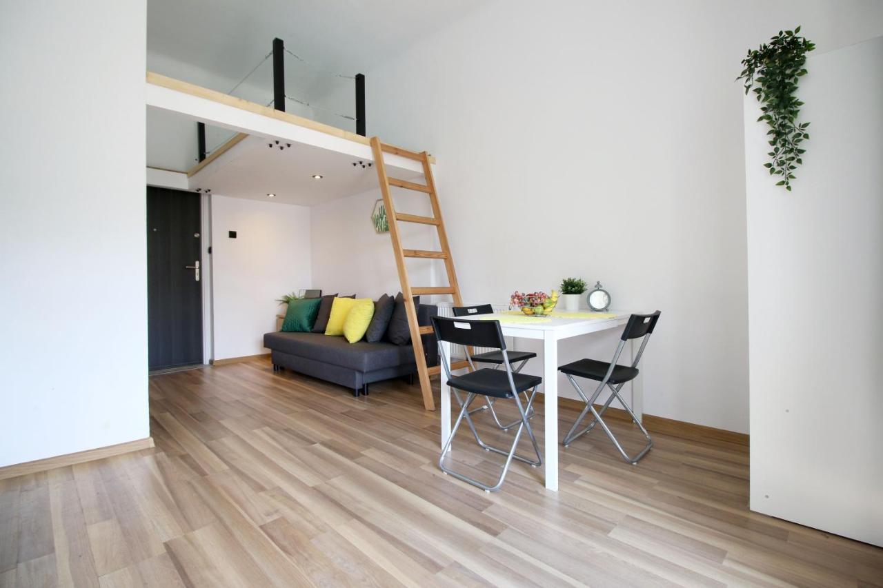 Sunny Studio In The City Center Лодз Екстериор снимка