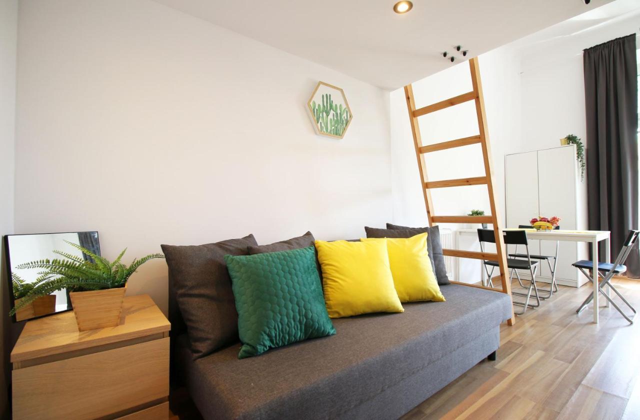 Sunny Studio In The City Center Лодз Екстериор снимка